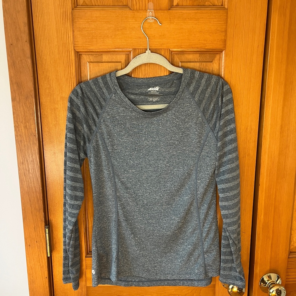 Gray Long Sleeve AVIA Athletic Top size small